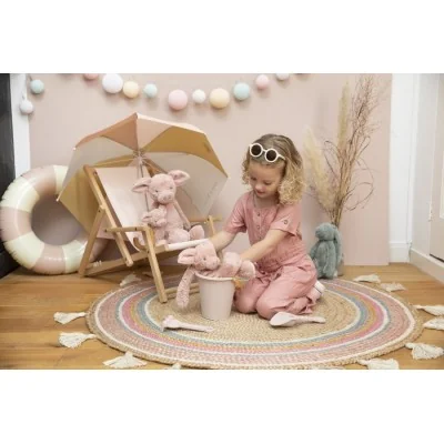 Jeune fille avec peluche cochon Perry - 38 cm signée Happy Horse