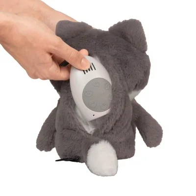Peluche bruit blanc Renard Robin gris doux signée Flow Amsterdam, insertion du module sonore Peluche bruit blanc Renard Robin gris doux signée Flow Amsterdam, insertion du module sonore