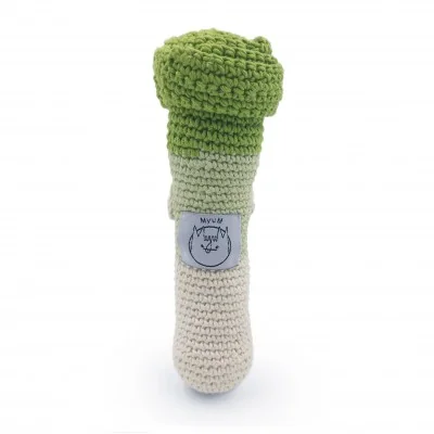 Orso le Mini Poireau - hochet en coton bio signé Myum, vue de dos