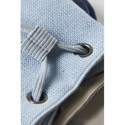 Sac à dos en crochet chaton signé Crochetts, gros plan sur la fermeture à cordon Sac à dos en crochet chaton signé Crochetts, gros plan sur la fermeture à cordon