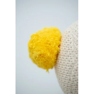 Peluche lapin en crochet MINI signée Crochetts, gros plan sur la queue