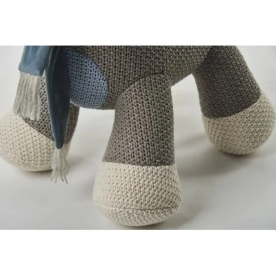 Peluche Cocker en crochet MINI signée Crochetts, gros plan sur les pattes Peluche Cocker en crochet MINI signée Crochetts, gros plan sur les pattes
