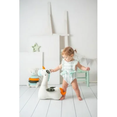 Bébé jouant avec Peluche Pégase en crochet MINI signée Crochetts Bébé jouant avec Peluche Pégase en crochet MINI signée Crochetts