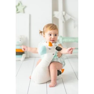 Bébé jouant avec Peluche Pégase en crochet MINI signée Crochetts Bébé jouant avec Peluche Pégase en crochet MINI signée Crochetts