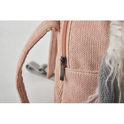 Sac à dos lapin Clara signé Crochetts, gros plan sur la fermeture éclair Sac à dos lapin Clara signé Crochetts, gros plan sur la fermeture éclair