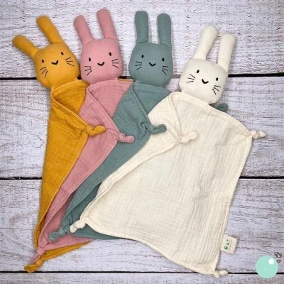 Doudous Lapin"Marceau" de différentes couleurs signés Leobulle