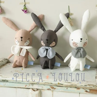 Peluches lapins de différentes couleurs signées Picca Loulou Peluches lapins de différentes couleurs signées Picca Loulou