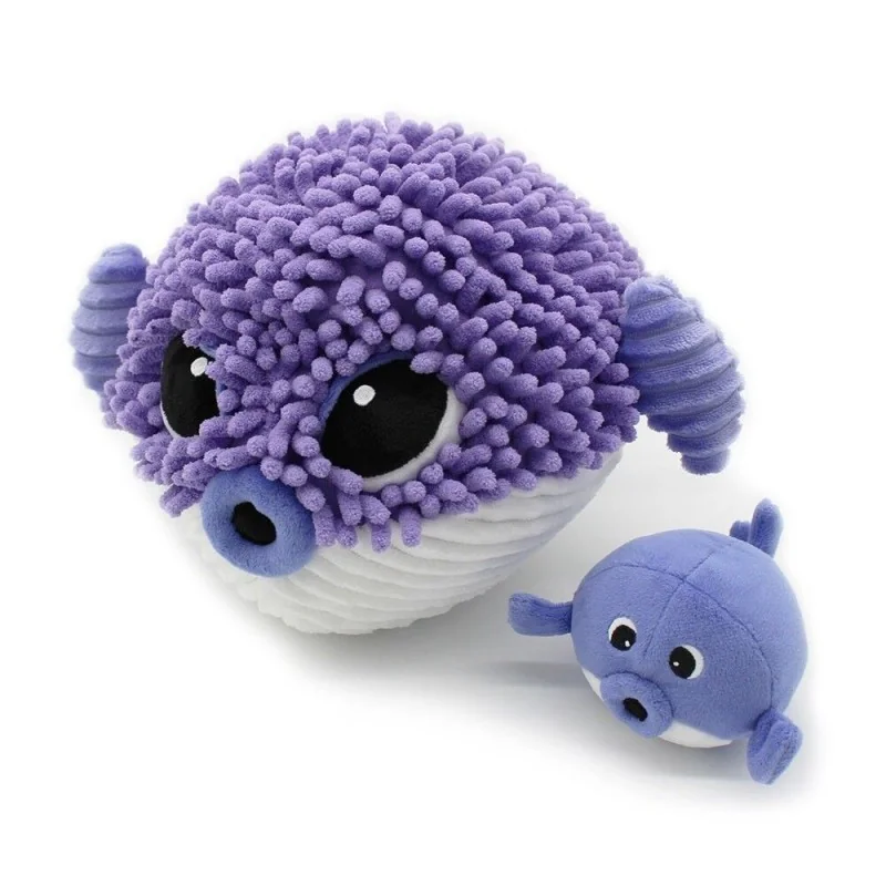 Peluche Gobetou le poisson globe maman et son bébé violet de la colletion Ptipotos de la marque Les Deglingos Peluche Gobetou le poisson globe maman et son bébé violet de la colletion Ptipotos de la marque Les Deglingos