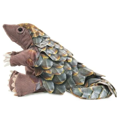 Marionnette à main pangolin signée Folkmanis, vue de profil