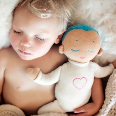 Bébé dormant avec Poupée d'endormissement Lulla doll - bleu ciel