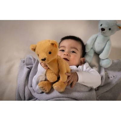 Bébé jouant avec Ours en peluche Teddy My first Steiff - 26 cm