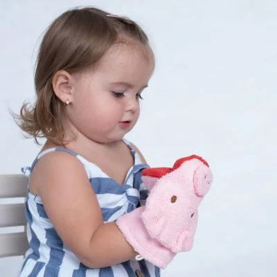 Gant de toilette marionnette cochon en coton bio signé Fürnis Gant de toilette marionnette cochon en coton bio signé Fürnis