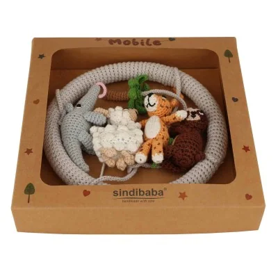 Mobile bébé en Crochet "Amérique du Sud" signé Sindibaba, dans sa boîte en carton Mobile bébé en Crochet "Amérique du Sud" signé Sindibaba, dans sa boîte en carton