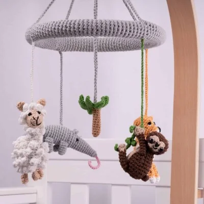 Mobile bébé en Crochet "Amérique du Sud" signé Sindibaba Mobile bébé en Crochet "Amérique du Sud" signé Sindibaba
