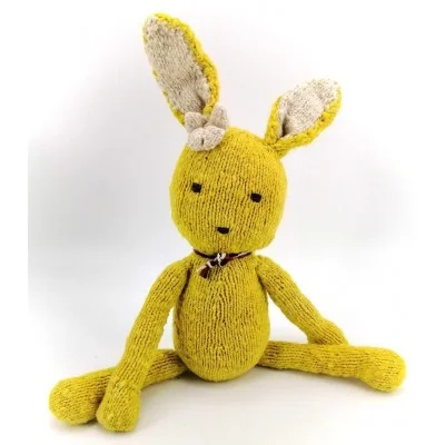 Peluche grand lapin safran en laine fait main équitable