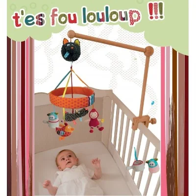 Bébé contemplant le Mobile musical Louloup signé Ebulobo Bébé contemplant le Mobile musical Louloup signé Ebulobo