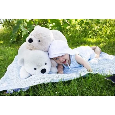 Bébé avec Peluches 55 cm de différentes couleurs signées Lilla och stora björn Bébé avec Peluches 55 cm de différentes couleurs signées Lilla och stora björn
