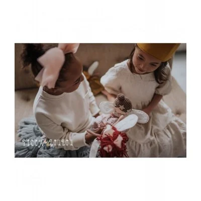 Jeunes filles jouant avec Poupée Fée Mathilda avec robe écrue - 35 cm signée Picca Loulou