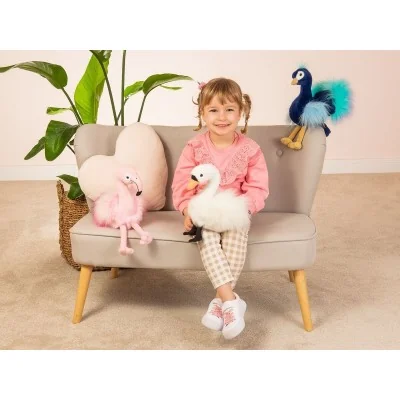Jeune fille jouant avec peluches signées Teddy Hermann