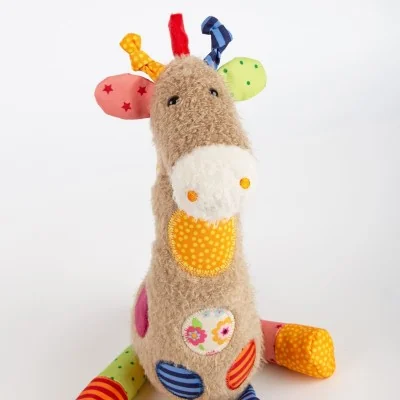 Doudou girafe Patchwork Sweety signé Sigikid, vue de face Doudou girafe Patchwork Sweety signé Sigikid, vue de face