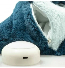 Peluche veilleuse "Light at Night" stegosaurus Spott signée Steiff, gros plan sur la veilleuse Peluche veilleuse "Light at Night" stegosaurus Spott signée Steiff, gros plan sur la veilleuse