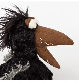 Peluche corbeau "July Jewels" signée Sigikid, gros plan sur la tête
