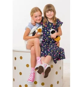 Jeunes filles jouant avec Peluches cochon d'Inde tricolore - 20 cm signées Teddy Hermann