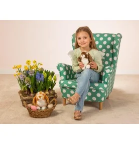 Jeune fille jouant avec Peluches lapin - 20 cm signée Teddy Hermann