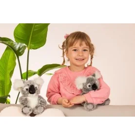 Jeune fille jouant avec Peluche koala assis - 18 cm signée Teddy Hermann