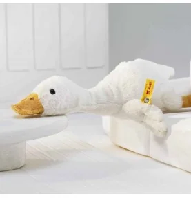 Peluche oie Gilda - 26 cm signée Steiff, sur un canapé