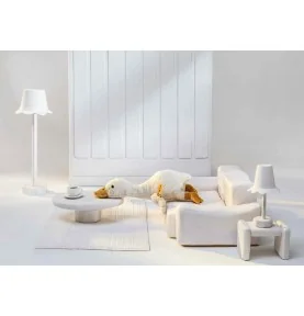 Peluche oie Gilda - 26 cm signée Steiff, sur un canapé