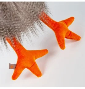 peluche coq "Roost Boost" signée Sigikid, gros plan sur les pattes