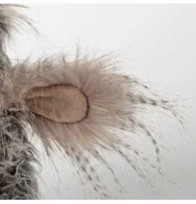 Peluche oiseau "Slow Flyer" signée Sigikid, gros plan sur l'aile