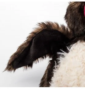 Peluche pingouin "Rock Hopper" signée Sigikid, gros plan sur une aile