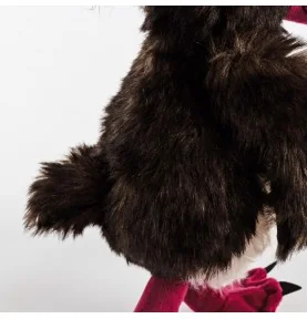 Peluche pingouin "Rock Hopper" signée Sigikid, gros plan sur la queue