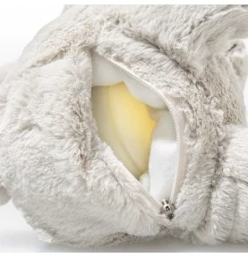 Peluche veilleuse "Light at Night" Hoppie, le lapin signée Steiff, vue de la poche ventrale Peluche veilleuse "Light at Night" Hoppie, le lapin signée Steiff, vue de la poche ventrale