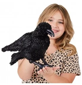 Fille jouant avec Marionnette corbeau signée Folkmanis Fille jouant avec Marionnette corbeau signée Folkmanis