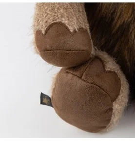 Peluche mammouth "Hatmut" signée Sigikid, gros plan sur les pattes Peluche mammouth "Hatmut" signée Sigikid, gros plan sur les pattes