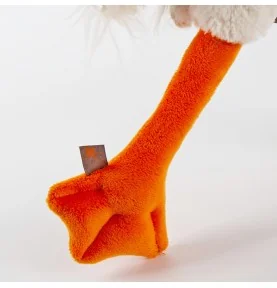 Peluche oie "Betta Swimma" signée Sigikid, gros plan sur une patte Peluche oie "Betta Swimma" signée Sigikid, gros plan sur une patte