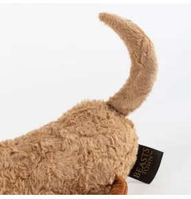 Peluche teckel "Sausage Schorschi" signée Sigikid, gros plan sur la queue Peluche teckel "Sausage Schorschi" signée Sigikid, gros plan sur la queue