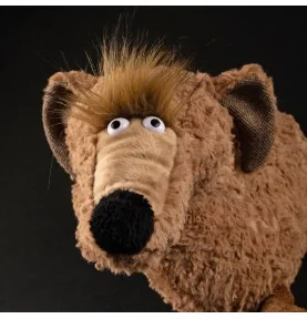 Peluche teckel "Sausage Schorschi" signée Sigikid, gros plan sur la tête Peluche teckel "Sausage Schorschi" signée Sigikid, gros plan sur la tête