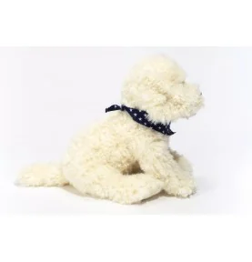 Peluche labradoodle assis - 28 cm signée Teddy Hermann, vue de profil