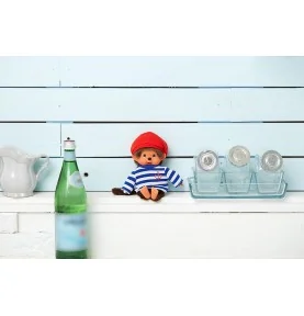 Peluche Kiki Monchhichi Garçon marin - 20 cm assis sur une étagère Peluche Kiki Monchhichi Garçon marin - 20 cm assis sur une étagère