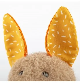 Doudou kangourou Patchwork Sweety signé Sigikid, gros plan sur les oreilles