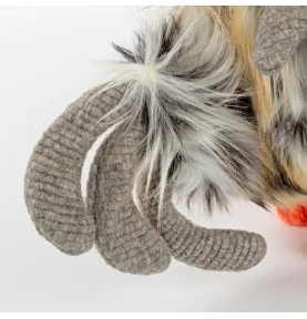 Peluche coq - 26 cm signée Sigikid, gros plan sur la queue