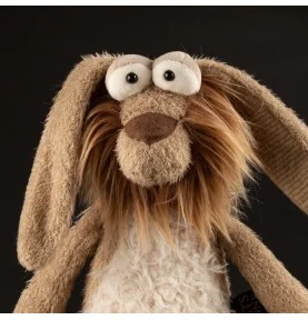Peluche lapin "je-sais-tout" signée Sigikid, gros plan sur la tête Peluche lapin "je-sais-tout" signée Sigikid, gros plan sur la tête