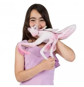 Jeune fille jouant avec Marionnette mante religieuse orchidée signée Folkmanis Jeune fille jouant avec Marionnette mante religieuse orchidée signée Folkmanis