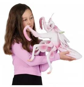 Jeune fille jouant avec Marionnette mante religieuse orchidée signée Folkmanis Jeune fille jouant avec Marionnette mante religieuse orchidée signée Folkmanis