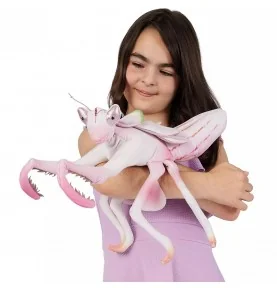 Jeune fille jouant avec Marionnette mante religieuse orchidée signée Folkmanis Jeune fille jouant avec Marionnette mante religieuse orchidée signée Folkmanis