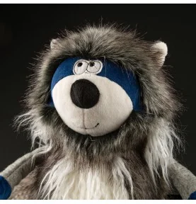 Peluche raton laveur "Laura Laundry" signée Sigikid, gros plan sur la tête Peluche raton laveur "Laura Laundry" signée Sigikid, gros plan sur la tête